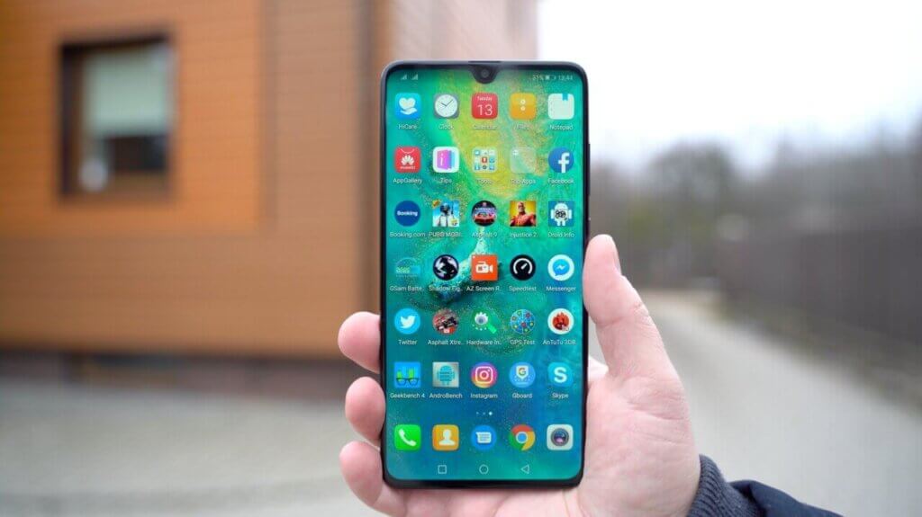 Huawei Mate 20 Pro с вырезом в виде капли воды Huawei Mate 20 Pro с вырезом в виде капли воды